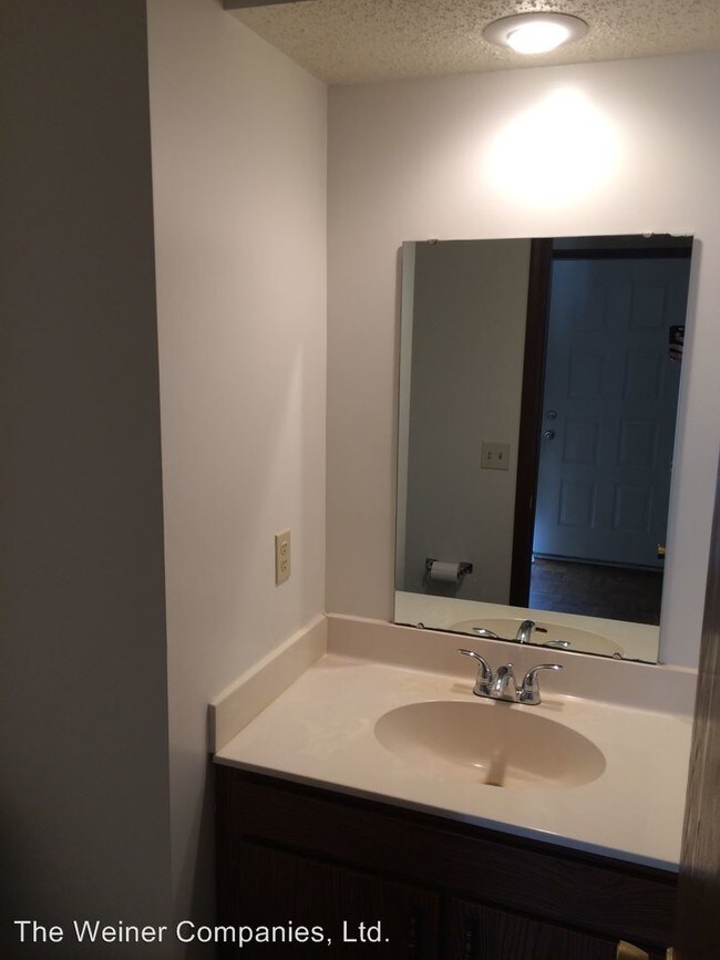 Building Photo - 714 Higgins Rd