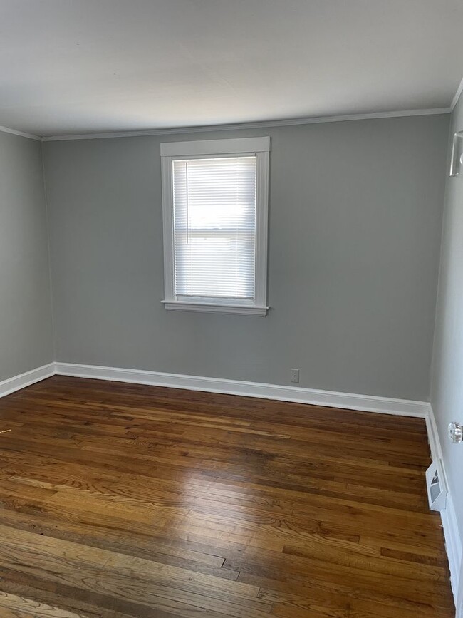 Building Photo - Single Family 3 bedroom for $2000