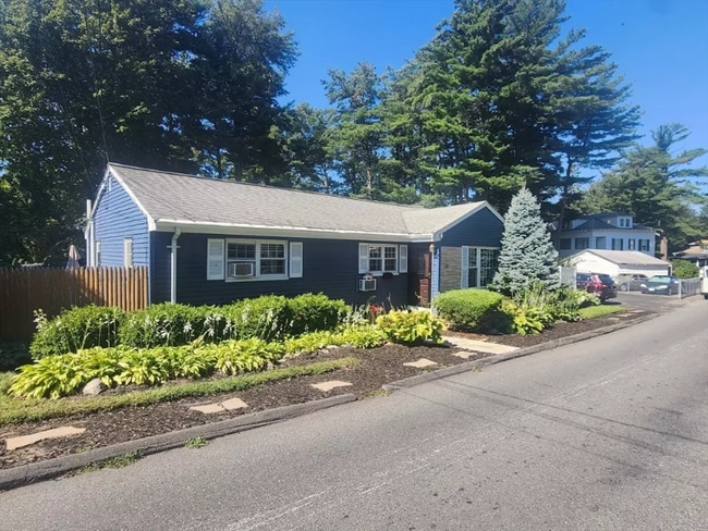 Building Photo - 130 Range Ave