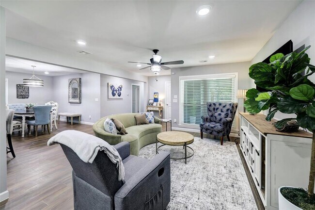 Foto del edificio - 7926 Ridgeview Dr