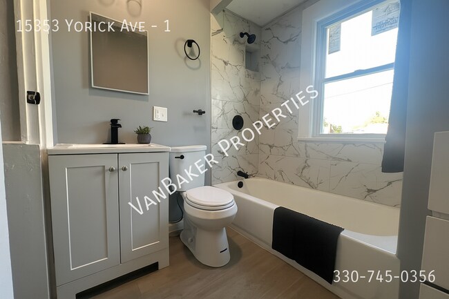 Building Photo - 15353 Yorick Ave