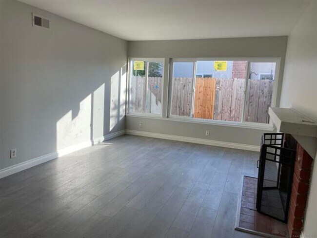 Foto del edificio - 8631 Menkar Rd