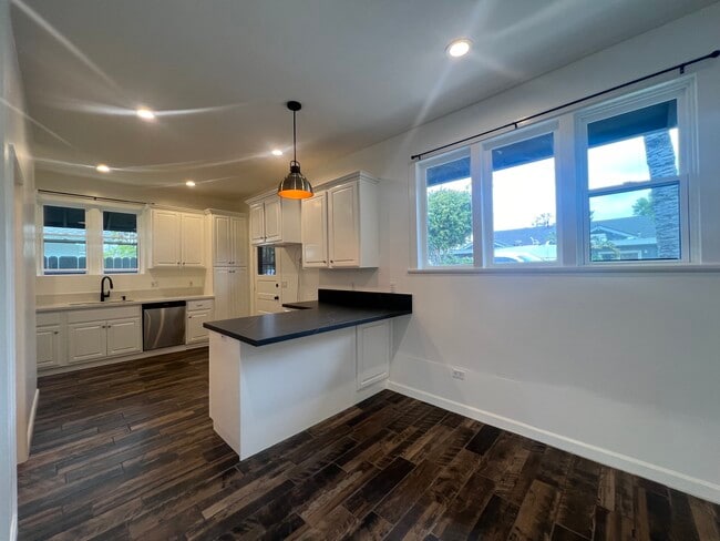 Building Photo - 321 Ximeno Ave