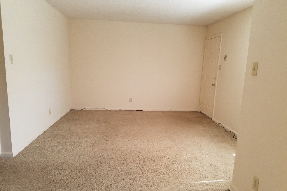 Living room - 927 Washington St