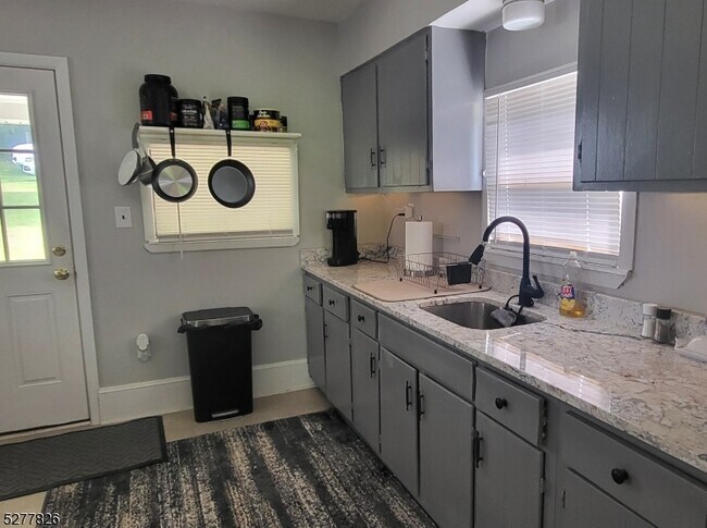 Building Photo - 552 NJ-23
