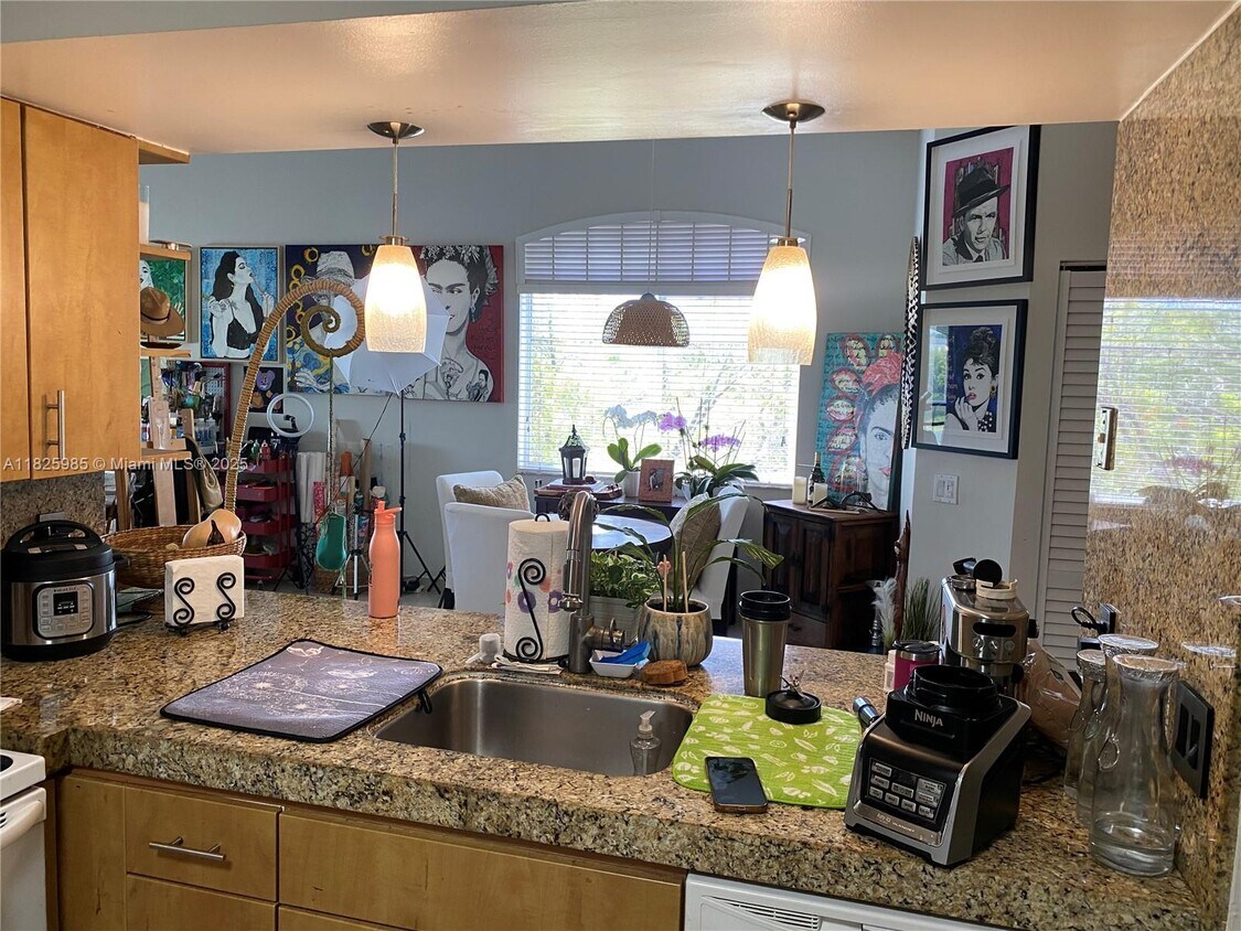 Foto principal - 10015 NW 46th St