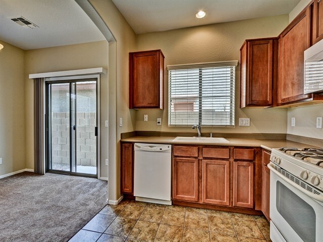 Foto del edificio - 14241 W Port Royale Ln