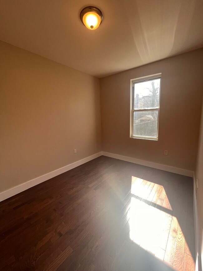 Foto del edificio - 307 Chapel Ave