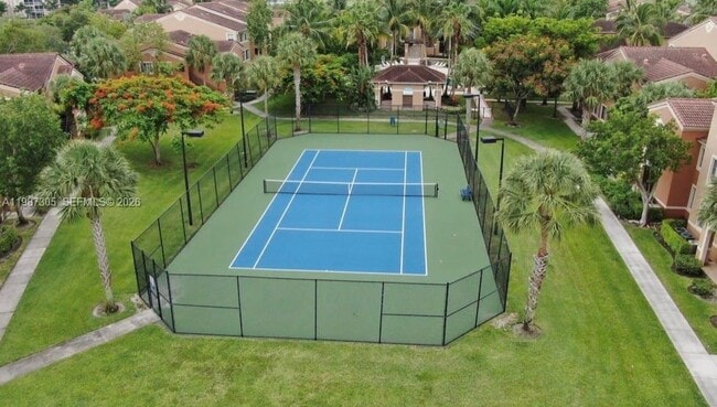 Foto del edificio - 8000 N Nob Hill Rd