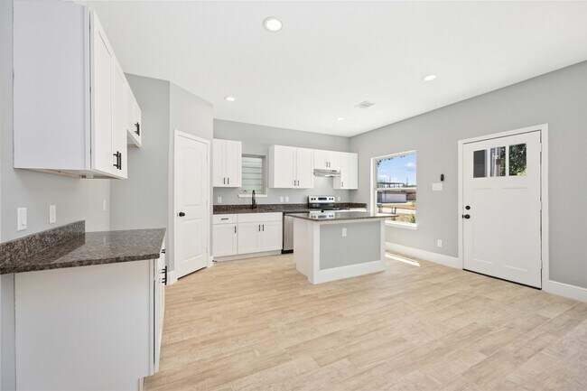 Foto del edificio - 4651 Mallow St