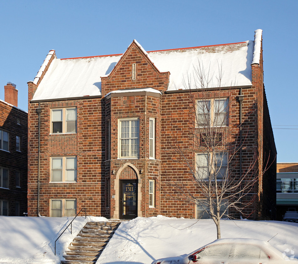 Primary Photo - Brownstone on Grand