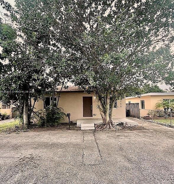 Foto principal - 2644 Hayes St