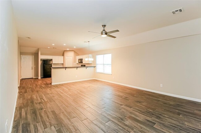 Building Photo - 7108 Meadow Lake Dr