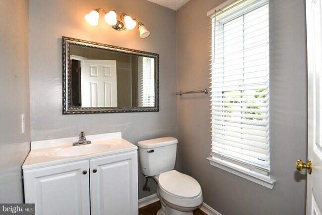 Foto del edificio - 13703 Lord Sterling Pl