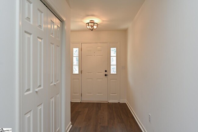 Foto del edificio - 134 Brookhill Pl