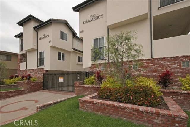 Photo - 1675 Gramercy Ave Townhome