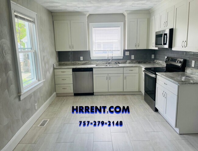 Foto del edificio - Newly Renovated 4 Bedroom 2 Bathroom 2 Story Home located in the Fairmount Park area of Norfolk!