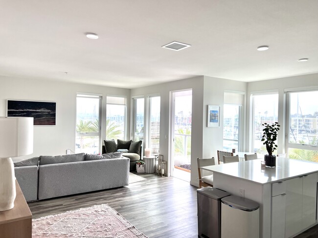 Building Photo - 14000 Marquesas Way