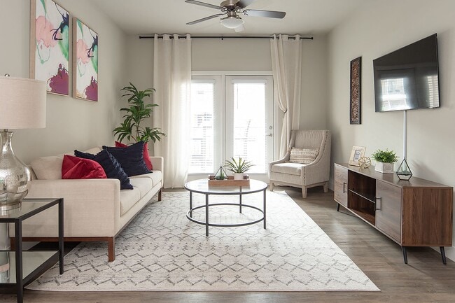 Foto del edificio - POINTE AT GREENVILLE APARTMENTS