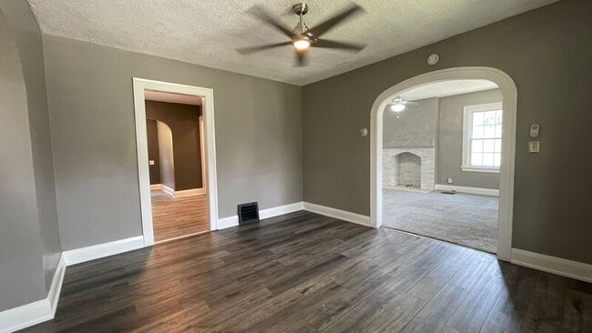 Building Photo - 2018 Crosswell Pl