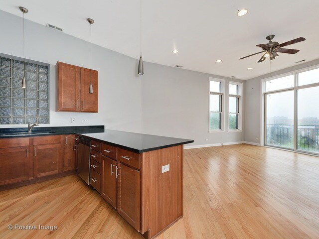 Foto del edificio - 2417 W Madison St