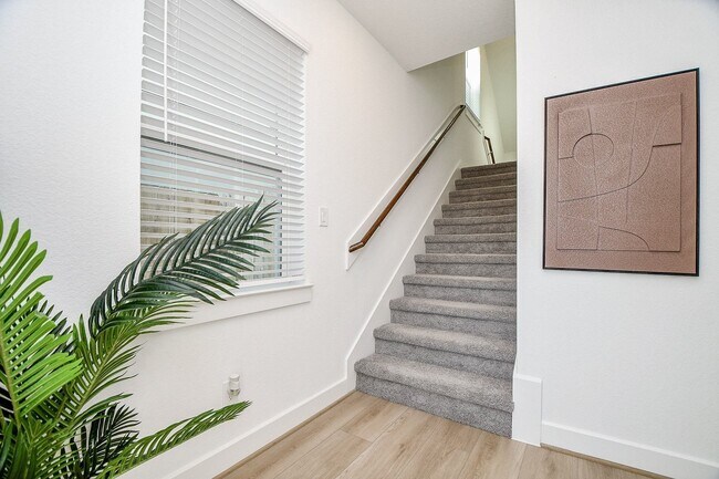 Foto del edificio - 2210 Via Laura Ln