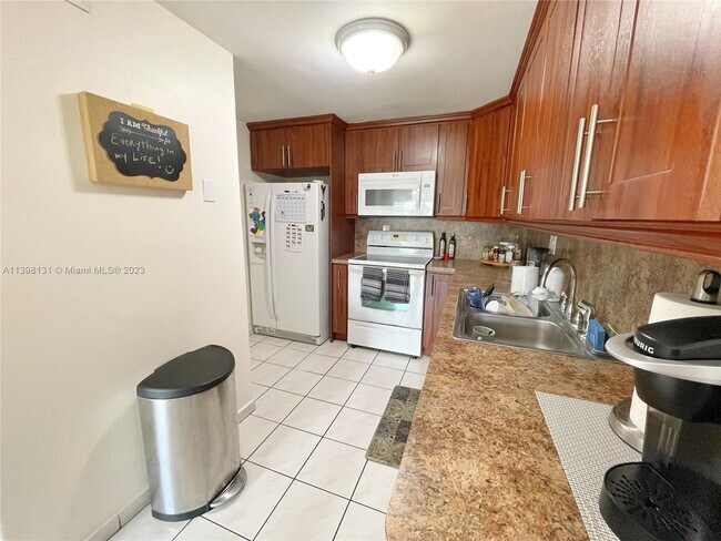 Foto del edificio - 14250 SW 62nd St