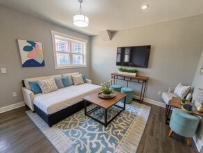 Building Photo - 1143 Main St E