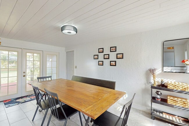 Foto del edificio - 2501 Weber St