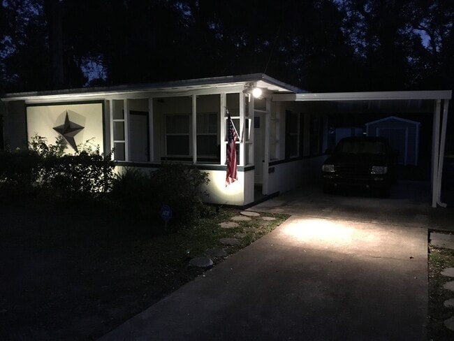 Night shot of front - landscape lights! - 5540 Gable Lane