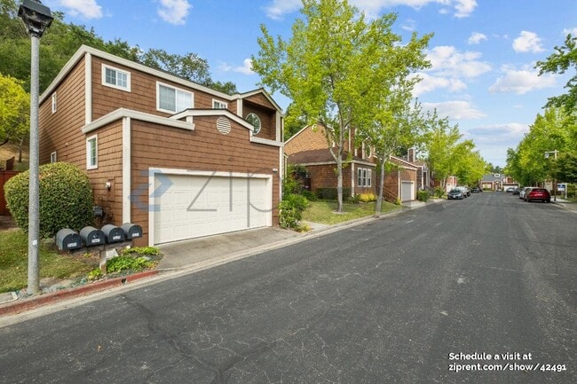 Building Photo - 2643 Spring Oaks Dr