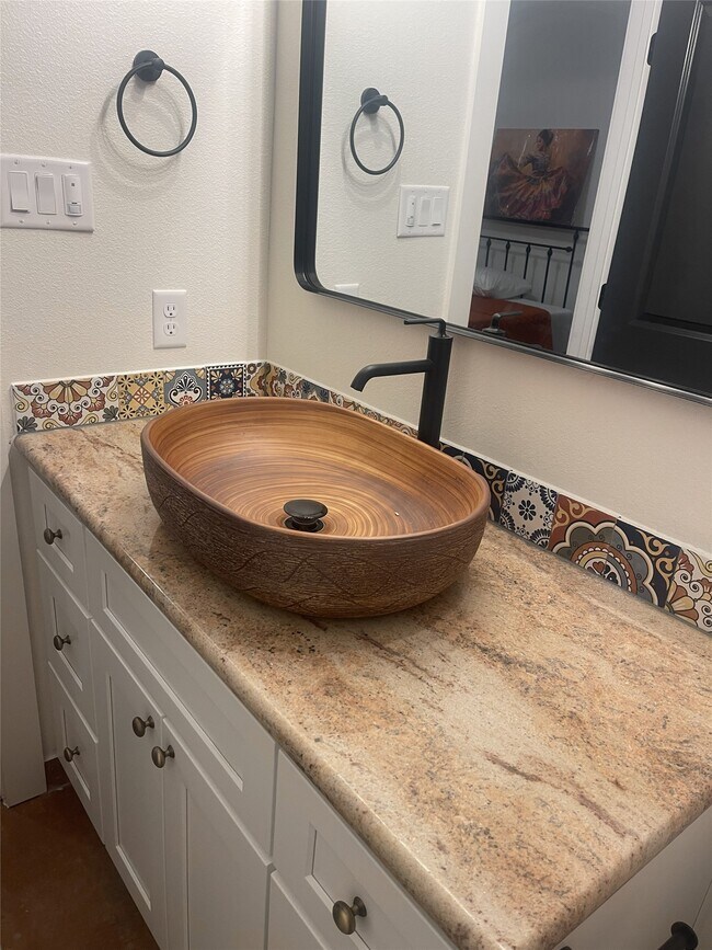 Foto del edificio - 5015 Reed Rd