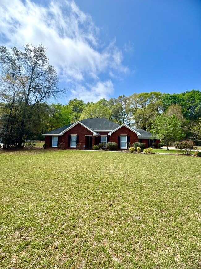 Building Photo - 205 Oak Bluff Dr