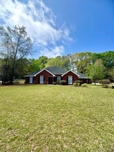 Building Photo - 205 Oak Bluff Dr