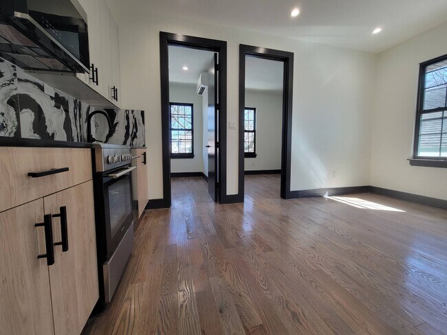 Building Photo - 2736 E 21st St