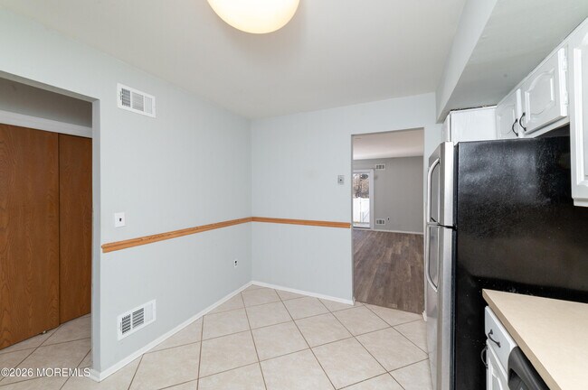 Building Photo - 30 Knoll Ct