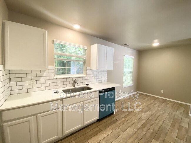 Foto del edificio - 1534 N Addington Ave