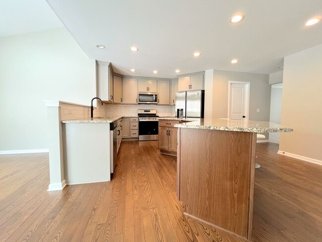 Foto del edificio - Stunning 4-Bed Single-Family Home For Rent in Amherst - Cherry Laurel Lane