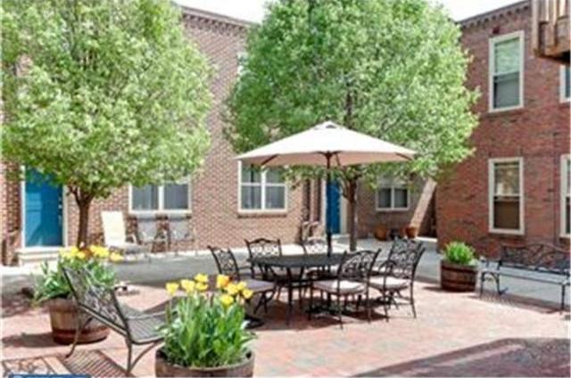 Back Shared Courtyard - 1023 N 4th St