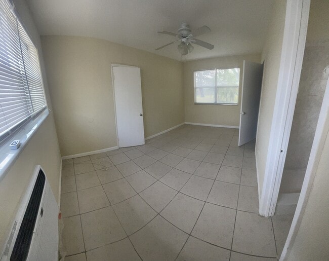 rear of bedroom - 5461 Ravenswood Rd