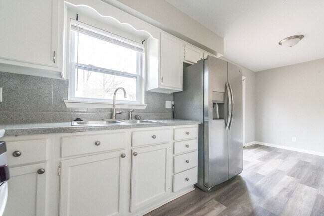 Foto del edificio - Gorgeous 3 Bedroom 1 Bath Home: North Litt...