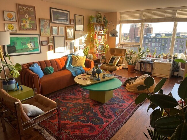 Foto del edificio - 3930 N Pine Grove Ave
