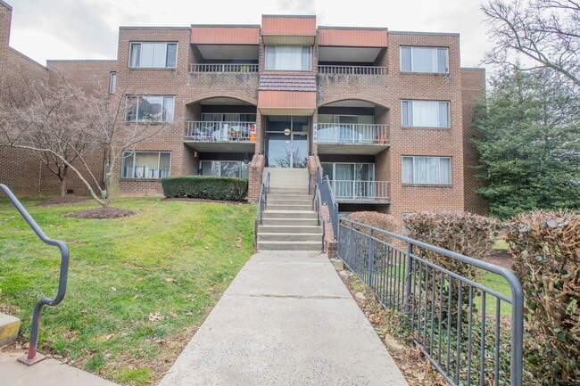 Building Photo - Lovely 2 BR/1 BA Condo in Gaithersburg!