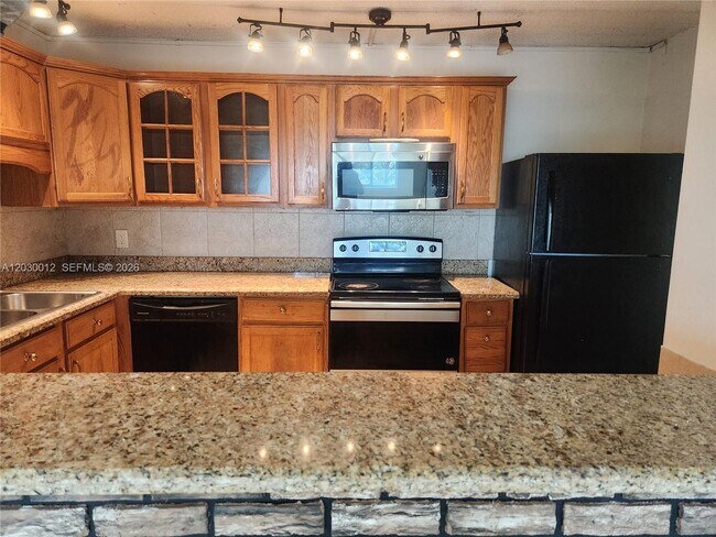 Foto del edificio - 14820 Naranja Lakes Blvd
