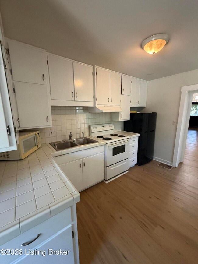 Building Photo - 3213 Marion Ct