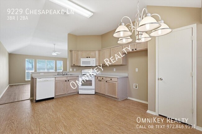 Building Photo - 9229 Chesapeake Ln