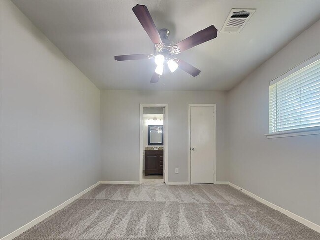 Building Photo - 2319 Shadbury Ct