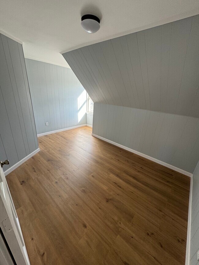 Building Photo - 391 Centre St