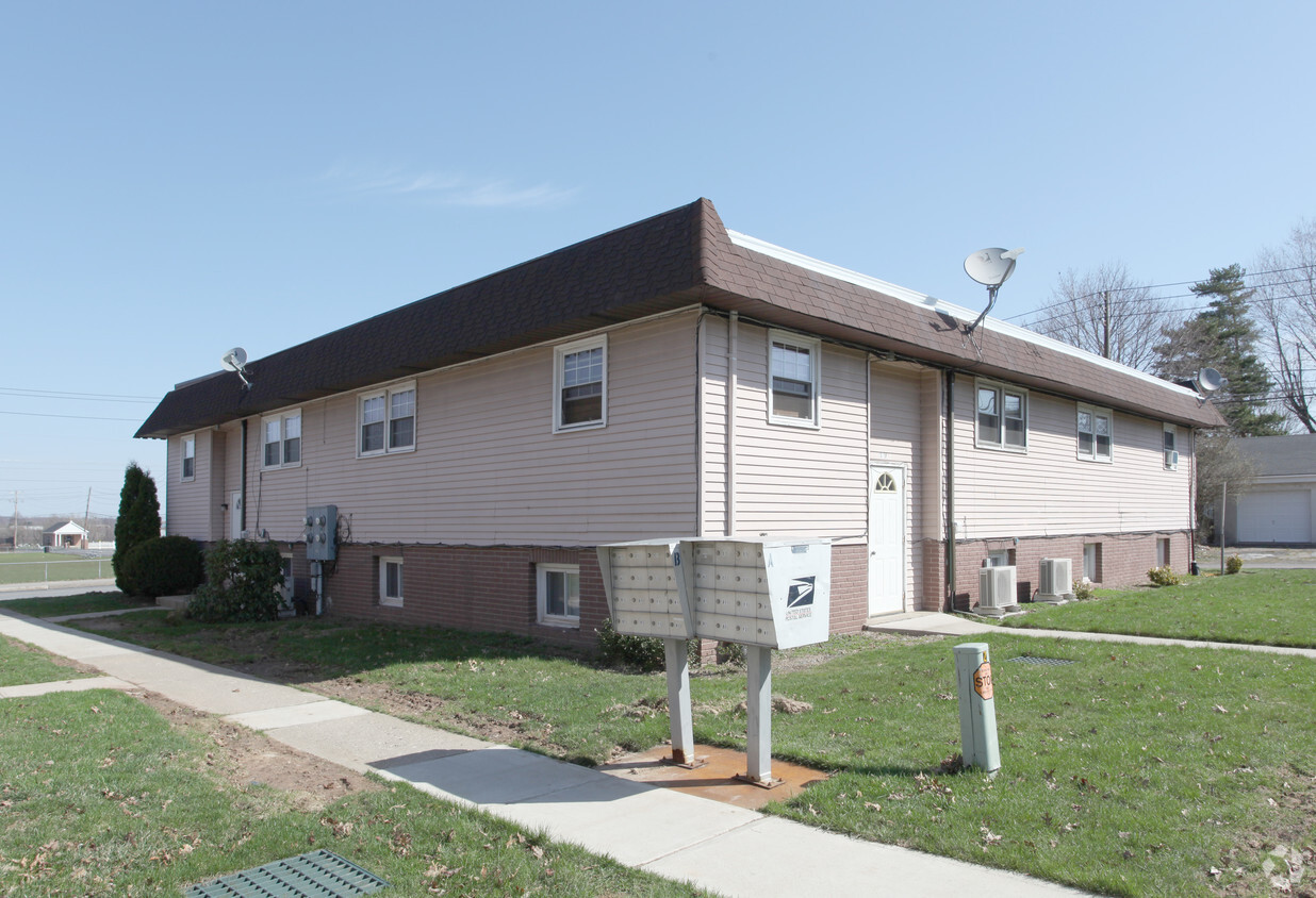 Building Photo - Lincoln St Apartments