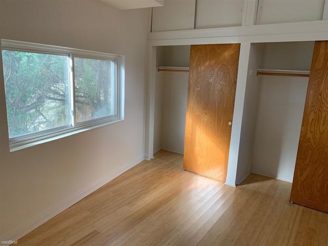 Building Photo - 1 br, 1 bath Apartment - 918 Kansas St B B
